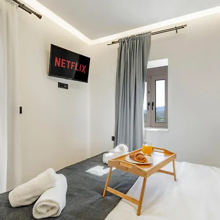 Urban Mountain Retreat Apartment Kroustas Exterior photo